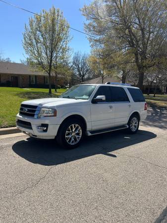 2017 Ford, dovoz USA — foto 3 z 12