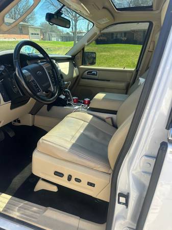 2017 Ford, dovoz USA — foto 4 z 12