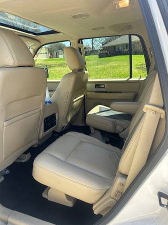 2017 Ford, dovoz USA — foto 5 z 12