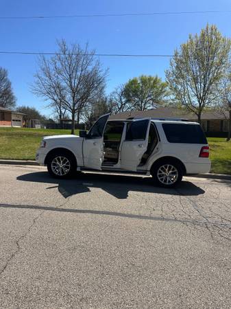 2017 Ford, dovoz USA — foto 6 z 12