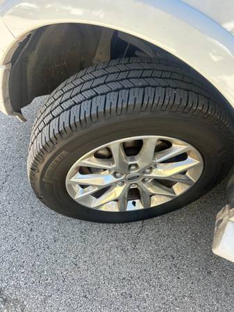 2017 Ford, dovoz USA — foto 9 z 12