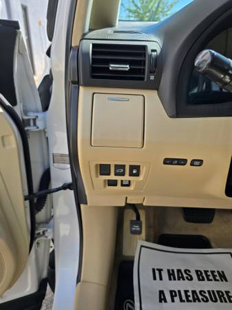 2013 Lexus, dovoz USA — foto 11 z 12