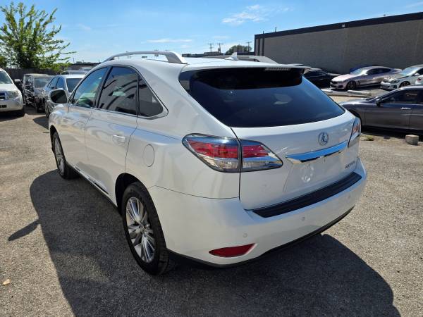 2013 Lexus, dovoz USA — foto 5 z 12