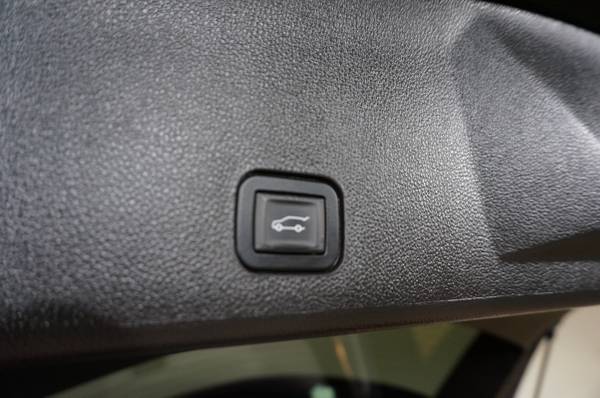 2011 Cadillac, dovoz USA — foto 5 z 12