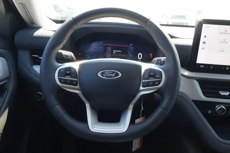 2026 Ford Explorer Active, bílá, 23 km, dovoz Kanada — foto 11 z 12