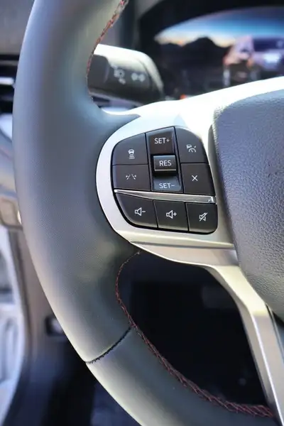 2026 Ford Explorer Active, bílá, 23 km, dovoz Kanada — foto 12 z 12