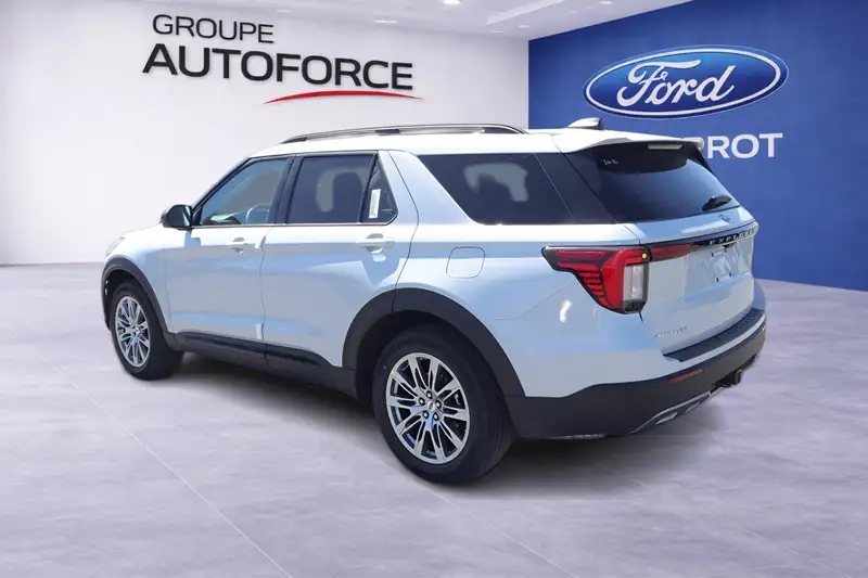 2026 Ford Explorer Active, bílá, 23 km, dovoz Kanada — foto 5 z 12