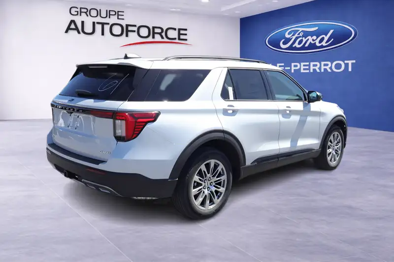2026 Ford Explorer Active, bílá, 23 km, dovoz Kanada — foto 7 z 12