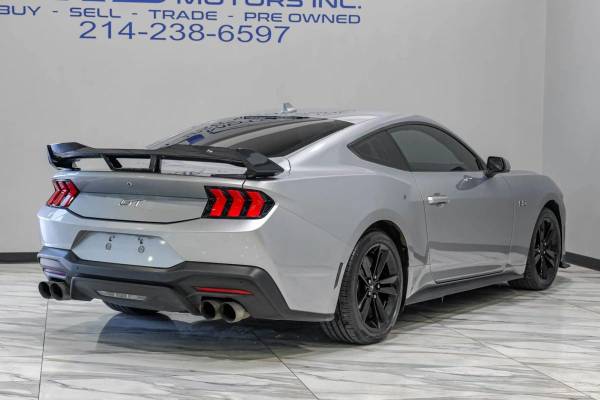 2024 Ford, dovoz USA — foto 11 z 12