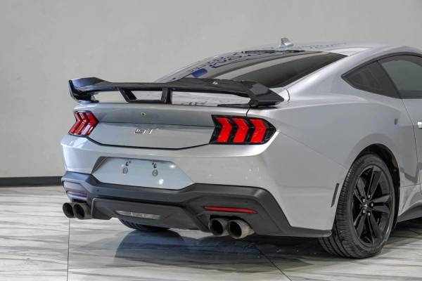 2024 Ford, dovoz USA — foto 12 z 12