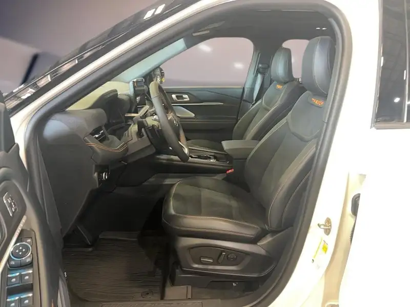 2026 Ford Explorer Tremor 4WD, bílá, 0 km, dovoz Kanada — foto 6 z 12