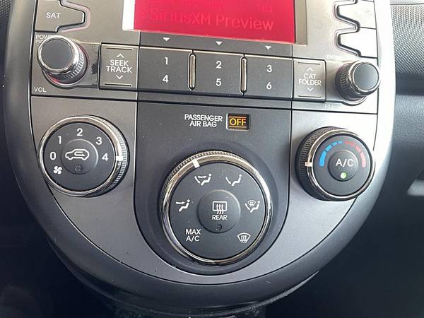 2011 Kia, dovoz USA — foto 11 z 12
