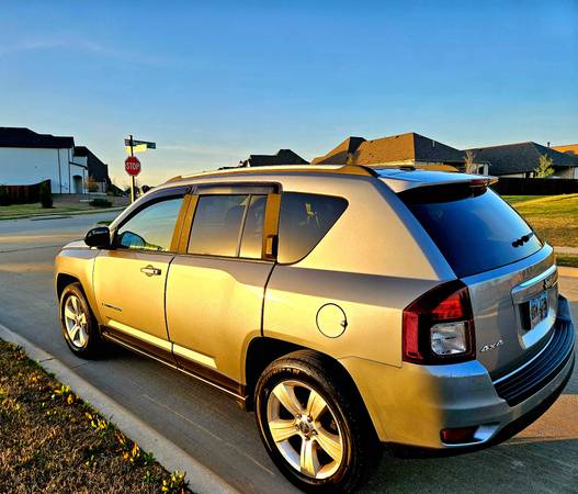 2016 Jeep, dovoz USA — foto 10 z 10