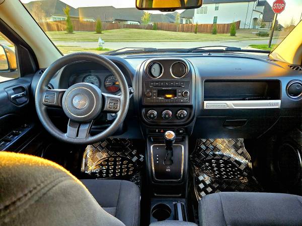 2016 Jeep, dovoz USA — foto 6 z 10