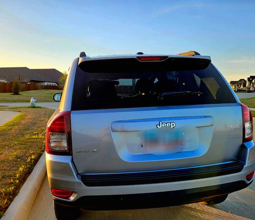 2016 Jeep, dovoz USA — foto 9 z 10