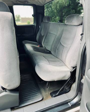 2004 GMC, červená, dovoz USA — foto 10 z 12