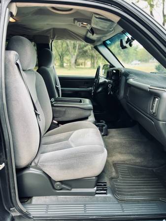 2004 GMC, červená, dovoz USA — foto 9 z 12