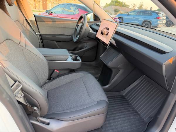 2026 Tesla, dovoz USA — foto 9 z 12