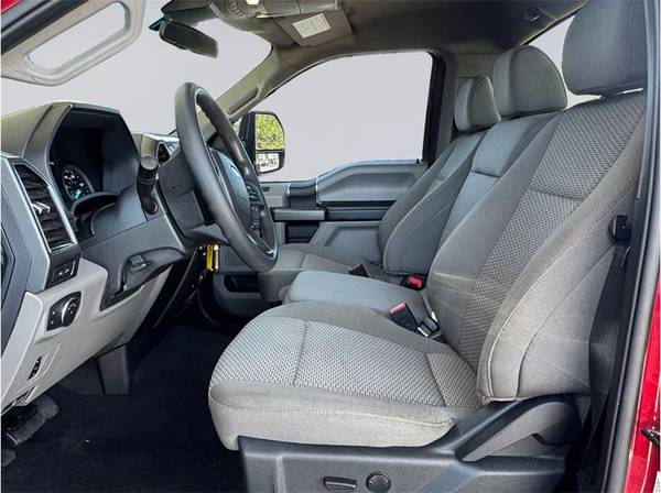 2022 Ford, dovoz USA — foto 9 z 12
