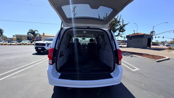 2015 Dodge, dovoz USA — foto 3 z 6