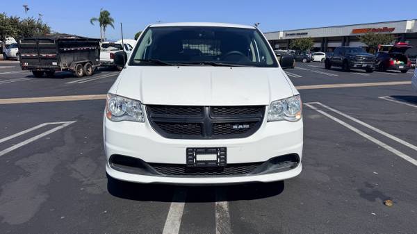 2015 Dodge, dovoz USA — foto 5 z 6