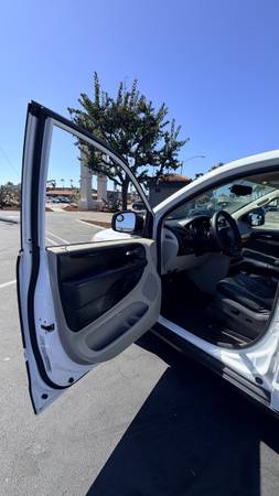 2015 Dodge, dovoz USA — foto 6 z 6
