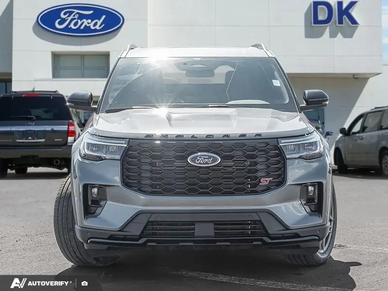 2026 Ford Explorer ST, šedá, 100 km, dovoz Kanada — foto 2 z 12