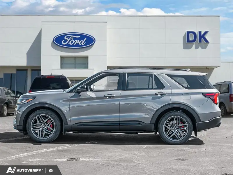 2026 Ford Explorer ST, šedá, 100 km, dovoz Kanada — foto 3 z 12
