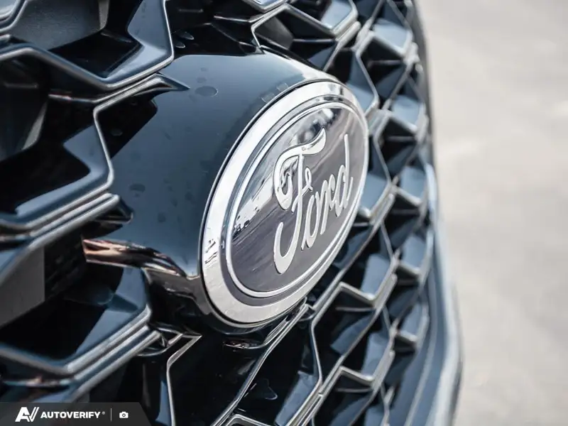 2026 Ford Explorer ST, šedá, 100 km, dovoz Kanada — foto 9 z 12