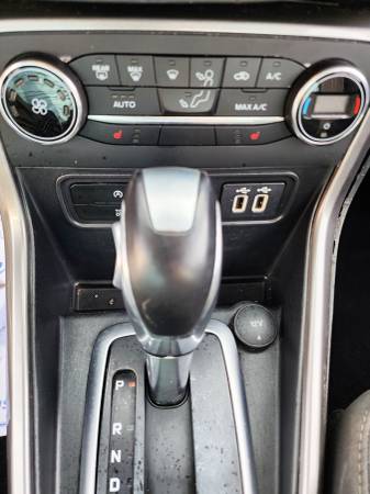 2019 Ford, dovoz USA — foto 10 z 12