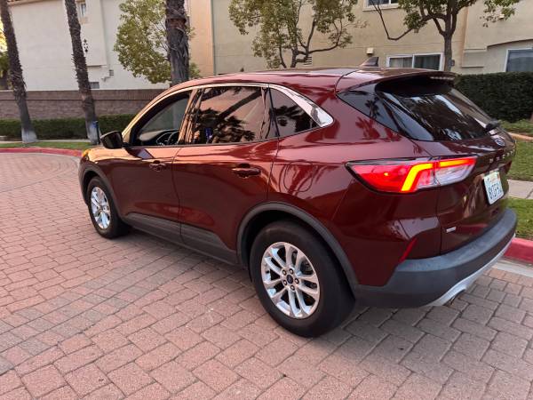 2021 Ford, dovoz USA — foto 2 z 12