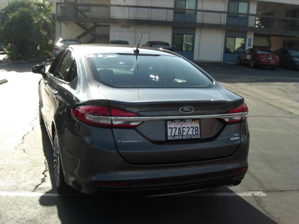 2017 Ford, dovoz USA — foto 11 z 12