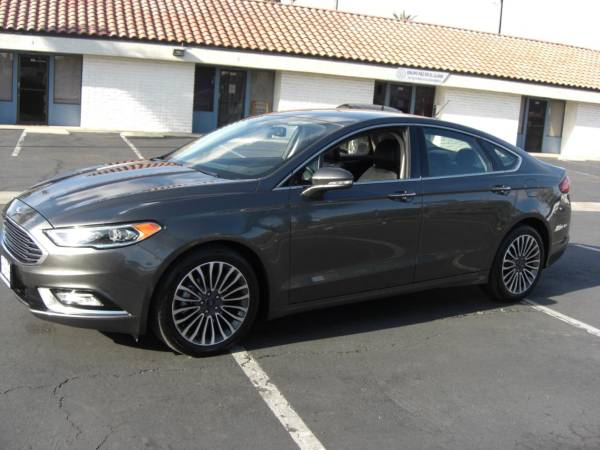 2017 Ford, dovoz USA — foto 3 z 12