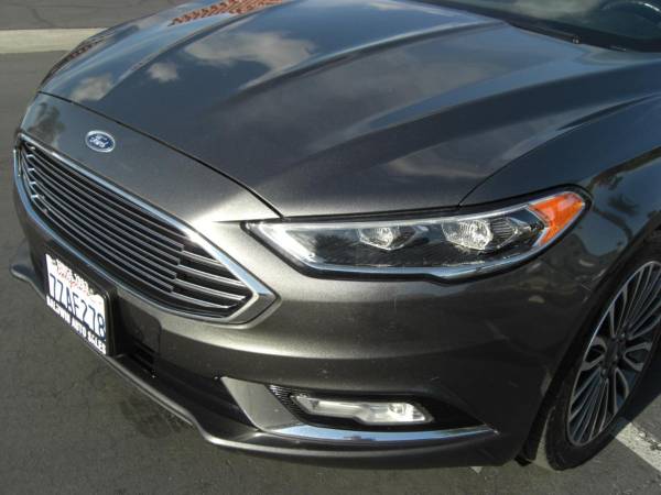 2017 Ford, dovoz USA — foto 5 z 12