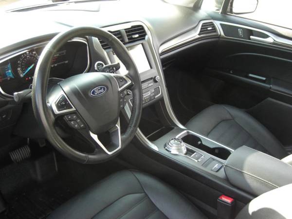 2017 Ford, dovoz USA — foto 6 z 12