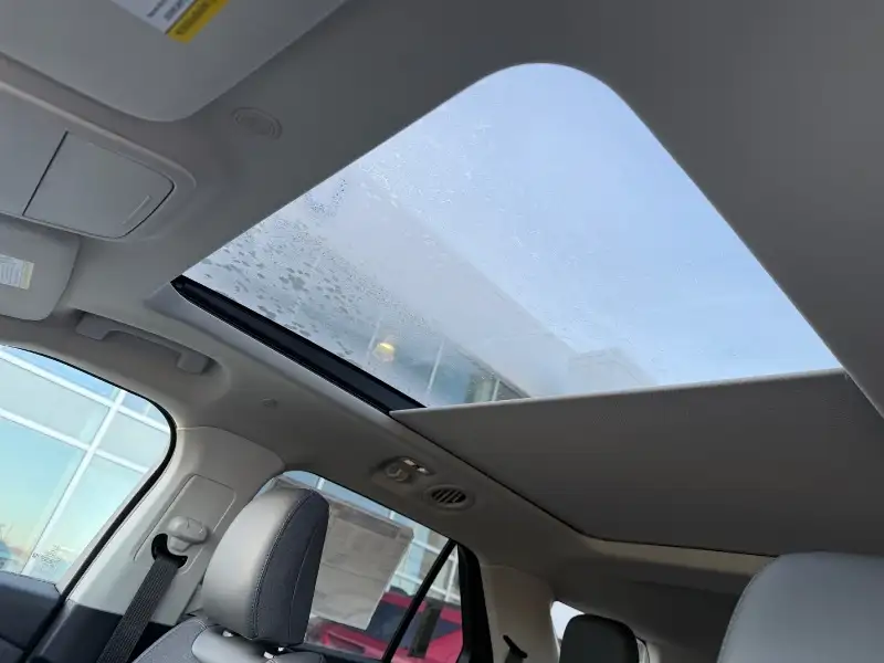 2026 Ford Explorer Active, šedá, 100 km, dovoz Kanada — foto 10 z 12