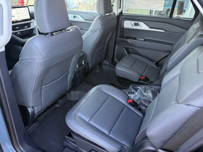 2026 Ford Explorer Active, šedá, 100 km, dovoz Kanada — foto 11 z 12