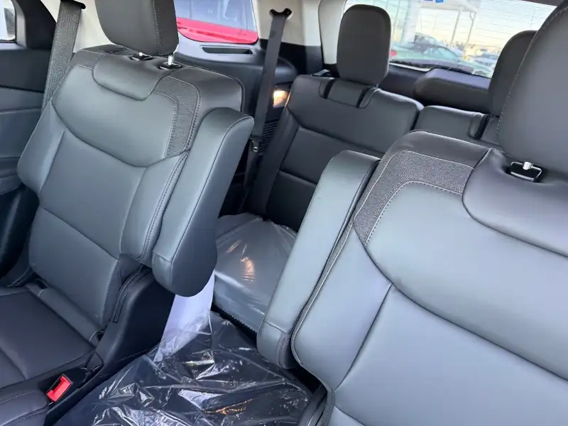 2026 Ford Explorer Active, šedá, 100 km, dovoz Kanada — foto 12 z 12