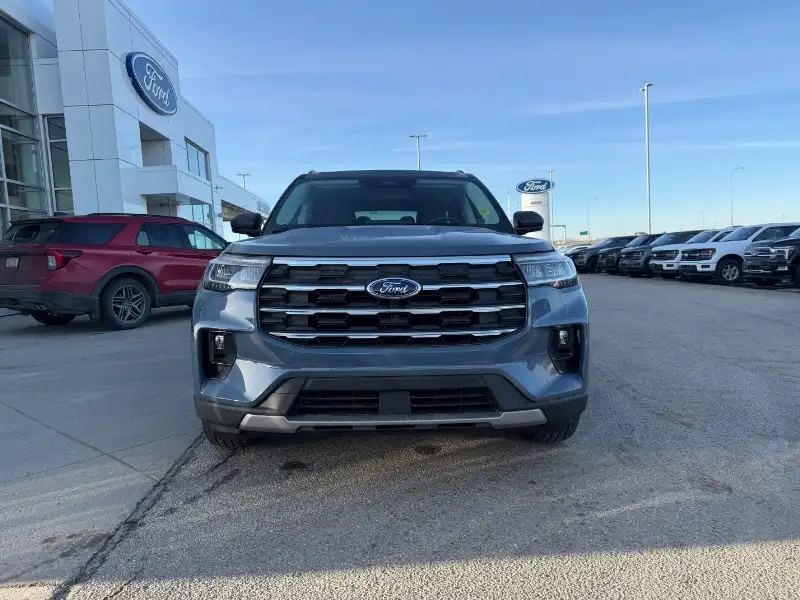 2026 Ford Explorer Active, šedá, 100 km, dovoz Kanada — foto 2 z 12