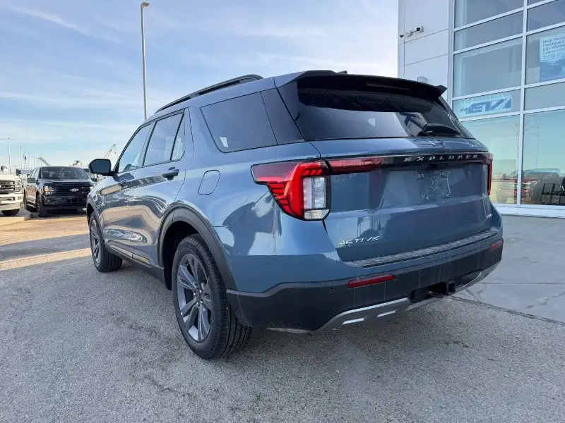 2026 Ford Explorer Active, šedá, 100 km, dovoz Kanada — foto 5 z 12