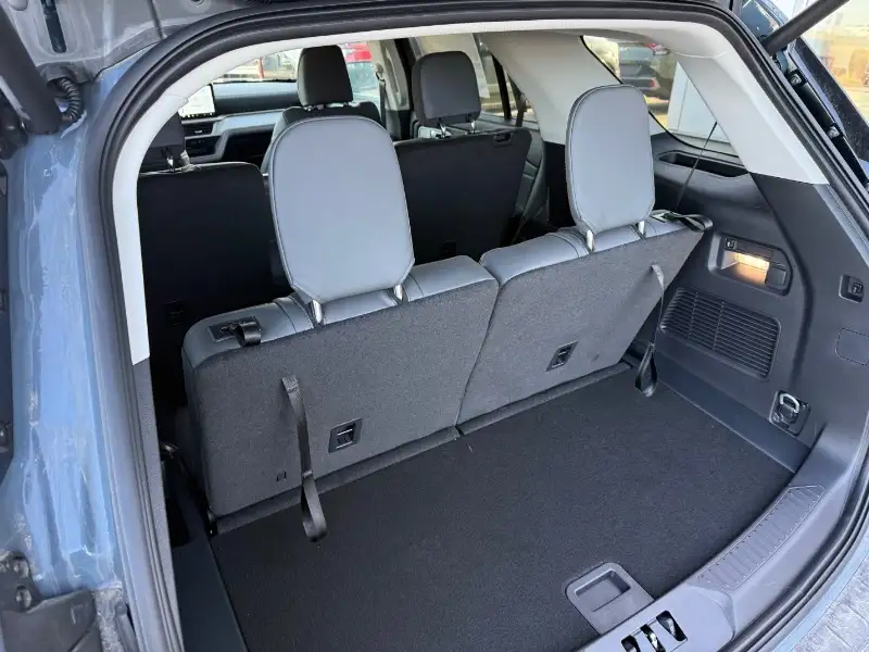 2026 Ford Explorer Active, šedá, 100 km, dovoz Kanada — foto 6 z 12