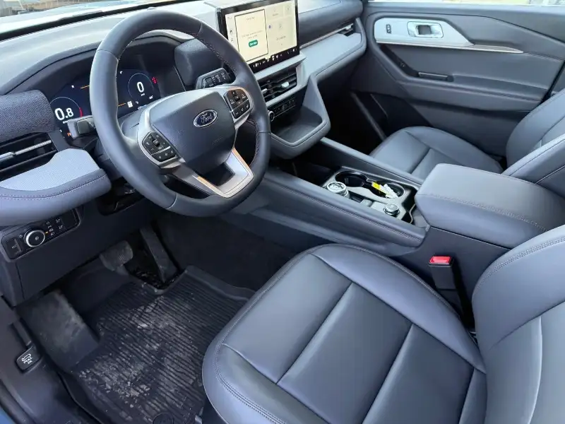 2026 Ford Explorer Active, šedá, 100 km, dovoz Kanada — foto 8 z 12