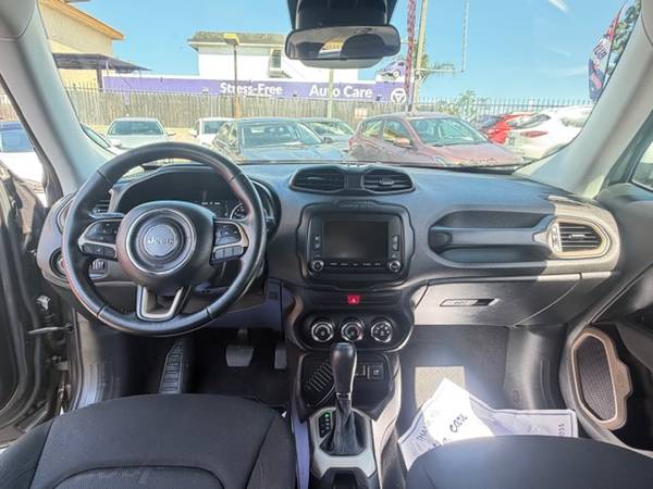 2016 Jeep, dovoz USA — foto 7 z 12