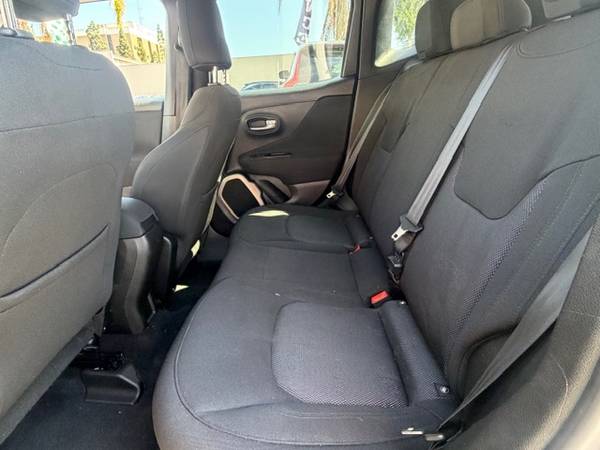 2016 Jeep, dovoz USA — foto 8 z 12