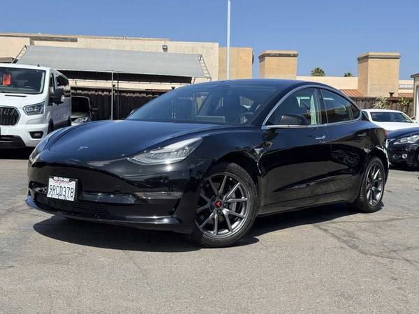 2019 Tesla, dovoz USA — foto 2 z 12
