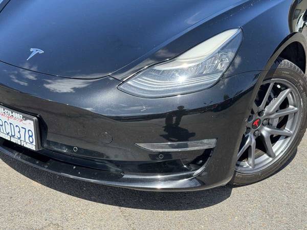 2019 Tesla, dovoz USA — foto 3 z 12