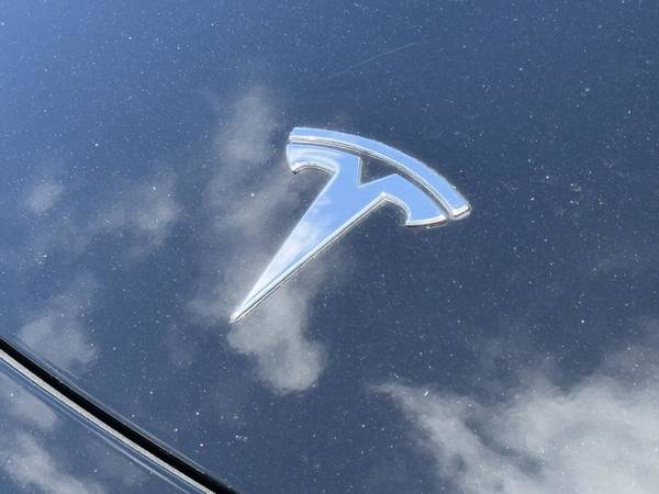 2019 Tesla, dovoz USA — foto 4 z 12