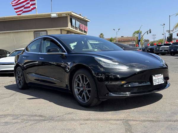 2019 Tesla, dovoz USA — foto 5 z 12