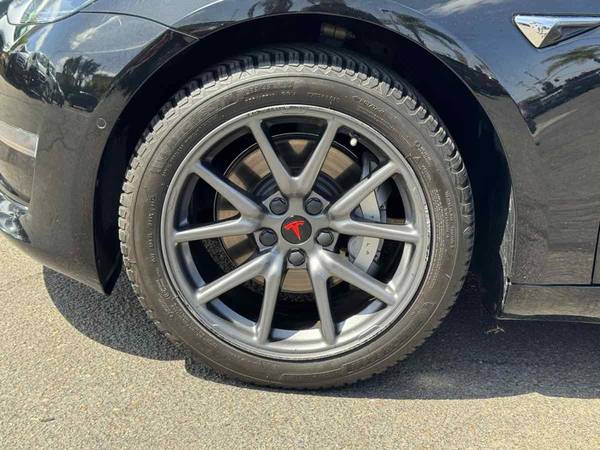 2019 Tesla, dovoz USA — foto 7 z 12