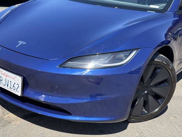 2025 Tesla, dovoz USA — foto 3 z 12